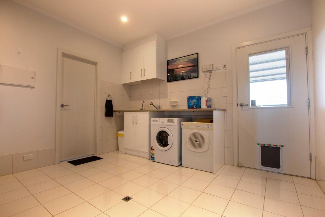 Coorong Island Retreat - Farm Stay At Pet Friendly Property Meningie 外观 照片