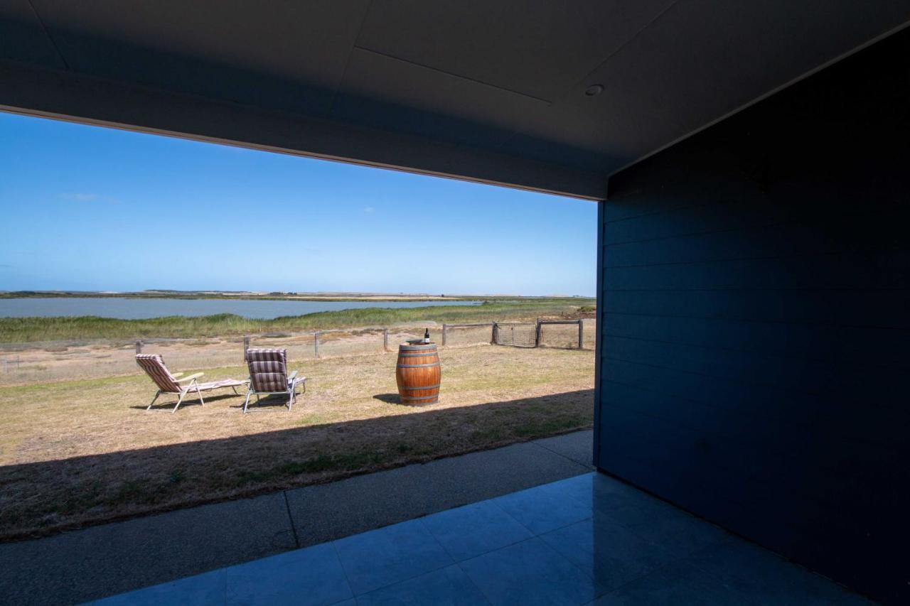 Coorong Island Retreat - Farm Stay At Pet Friendly Property Meningie 外观 照片