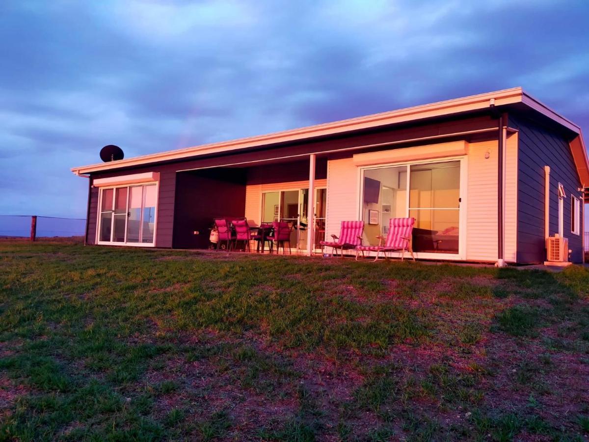 Coorong Island Retreat - Farm Stay At Pet Friendly Property Meningie 外观 照片
