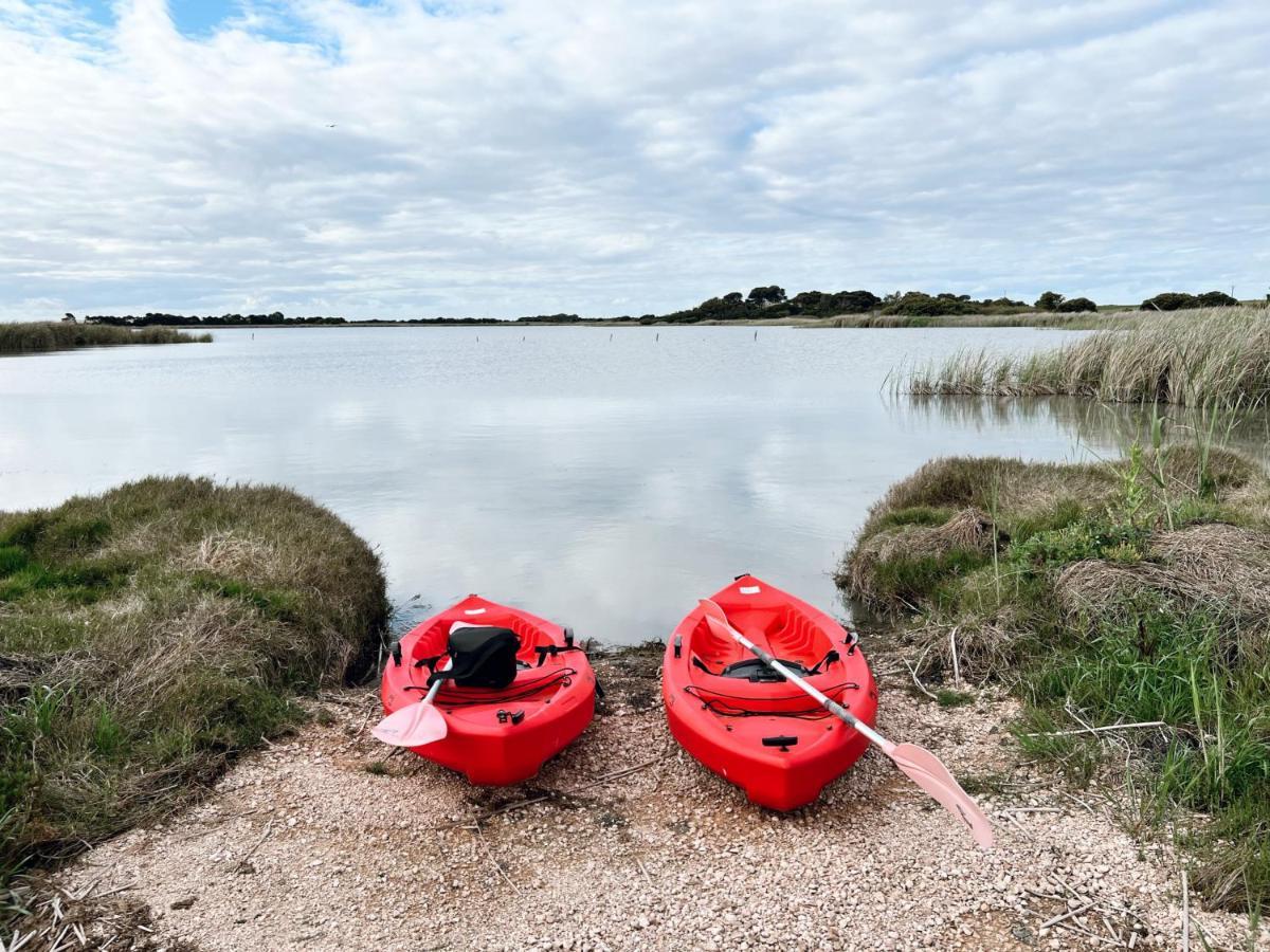 Coorong Island Retreat - Farm Stay At Pet Friendly Property Meningie 外观 照片