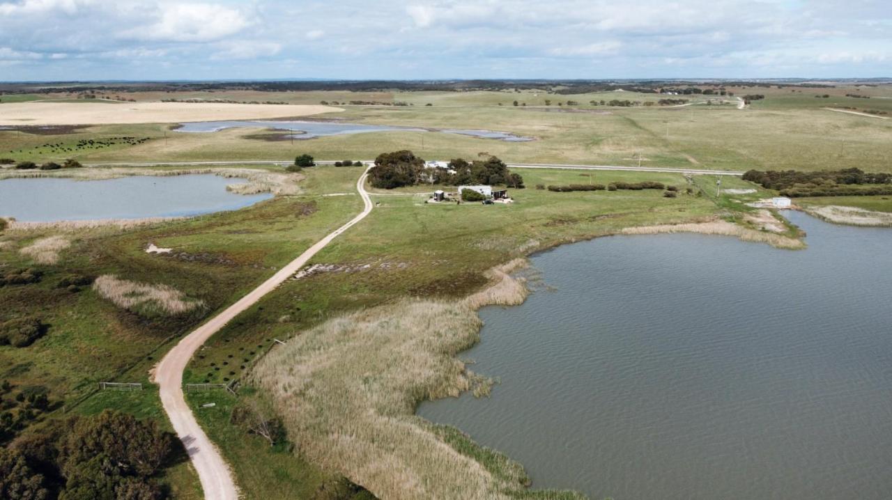 Coorong Island Retreat - Farm Stay At Pet Friendly Property Meningie 外观 照片